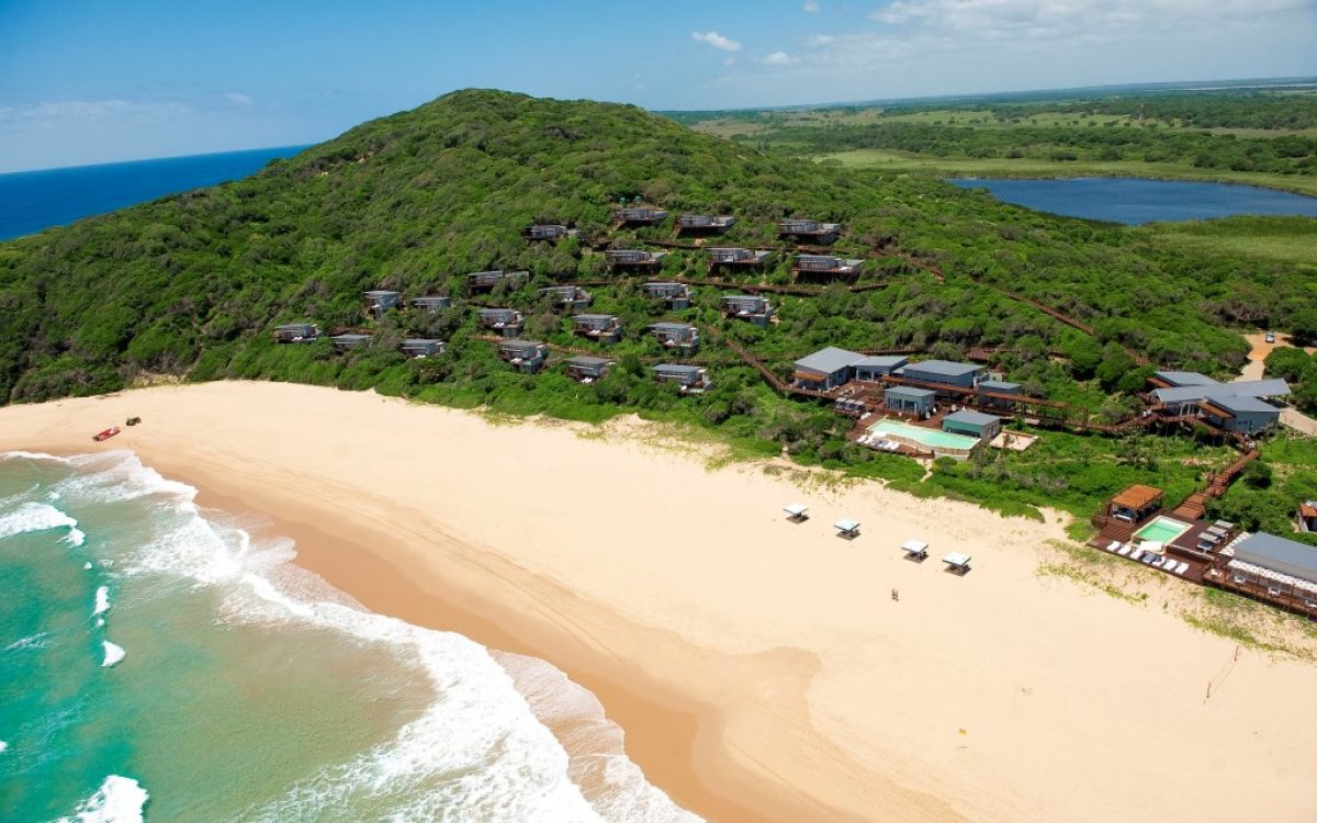 Paradisreiser_Mosambik_White_Pearl_Resort_Ponta_Mamoli_Birds-eyeview-of-the-resort-3-1200x750